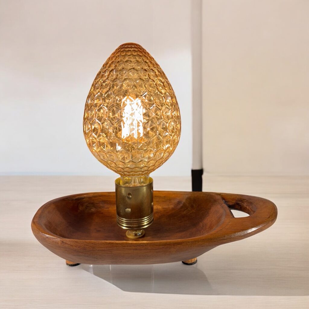 Lámpara de madera bocante. Hecha a mano en Barcelona