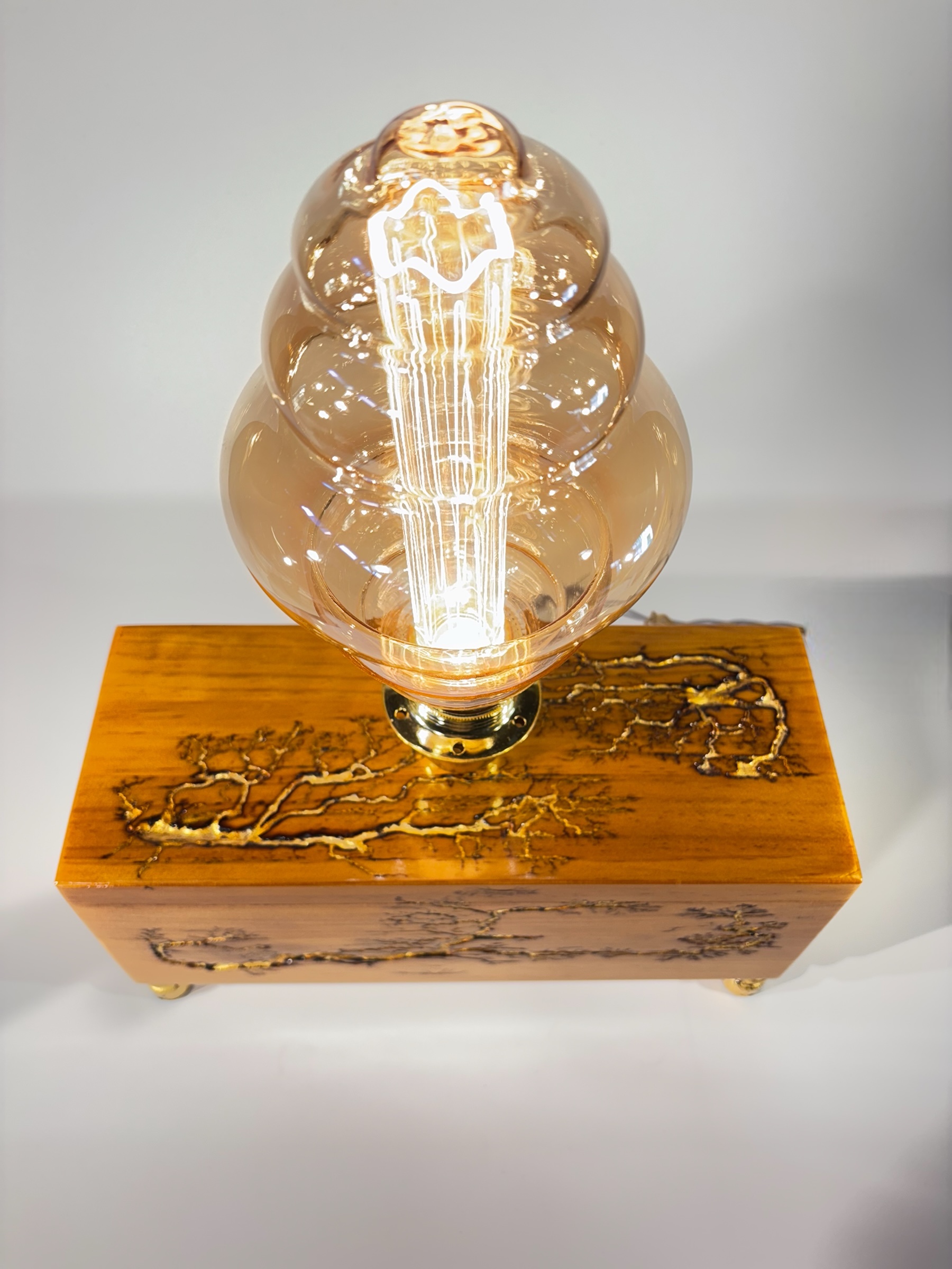 Lámpara de sobremesa madera brocante Hecha a mano en Barcelona