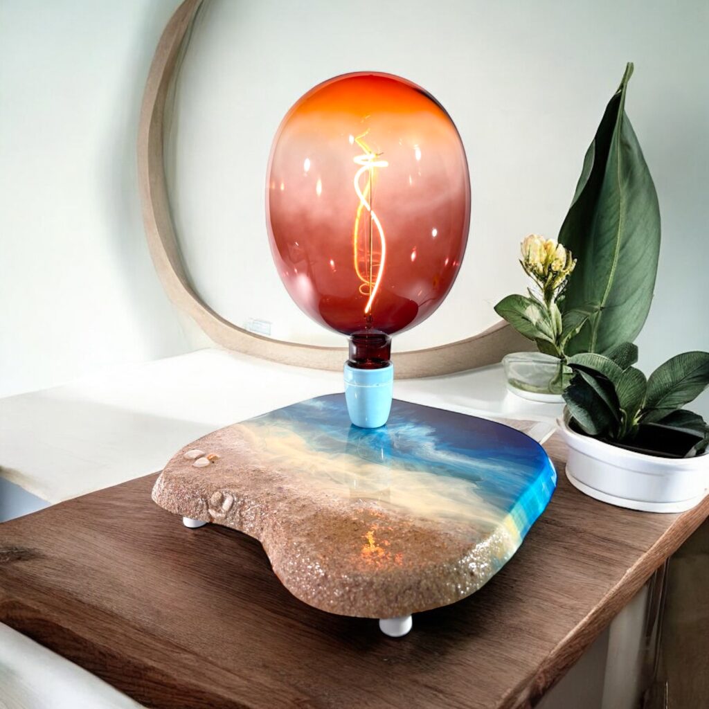 Lámpara de sobremesa madera brocante Hecha a mano en Barcelona