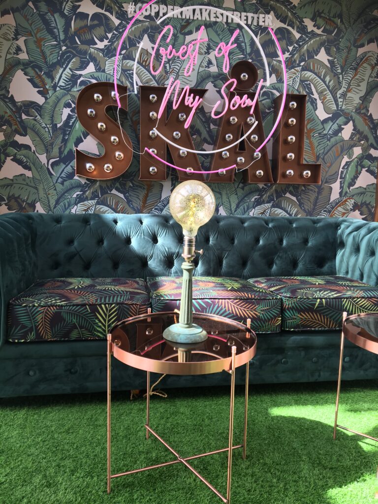 Lámpara de sobremesa de madera. hecha a mano en Barcelona