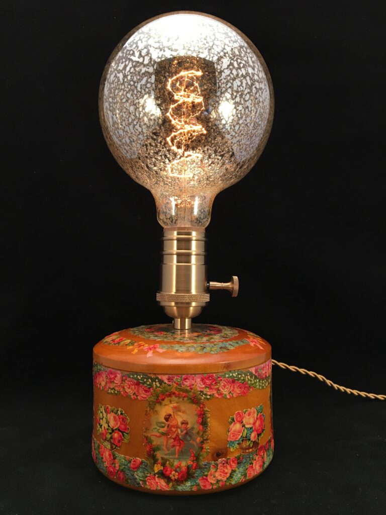 Lámpara de sobremesa madera brocante Hecha a mano en Barcelona