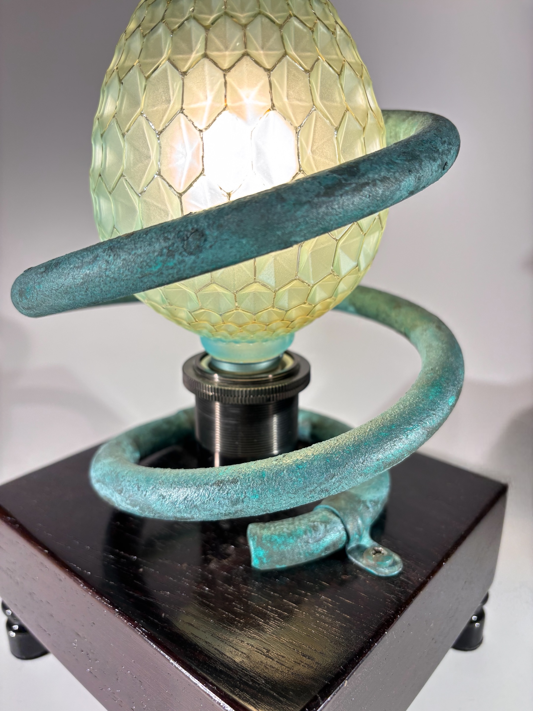 Lámpara de sobremesa madera brocante Hecha a mano en Barcelona