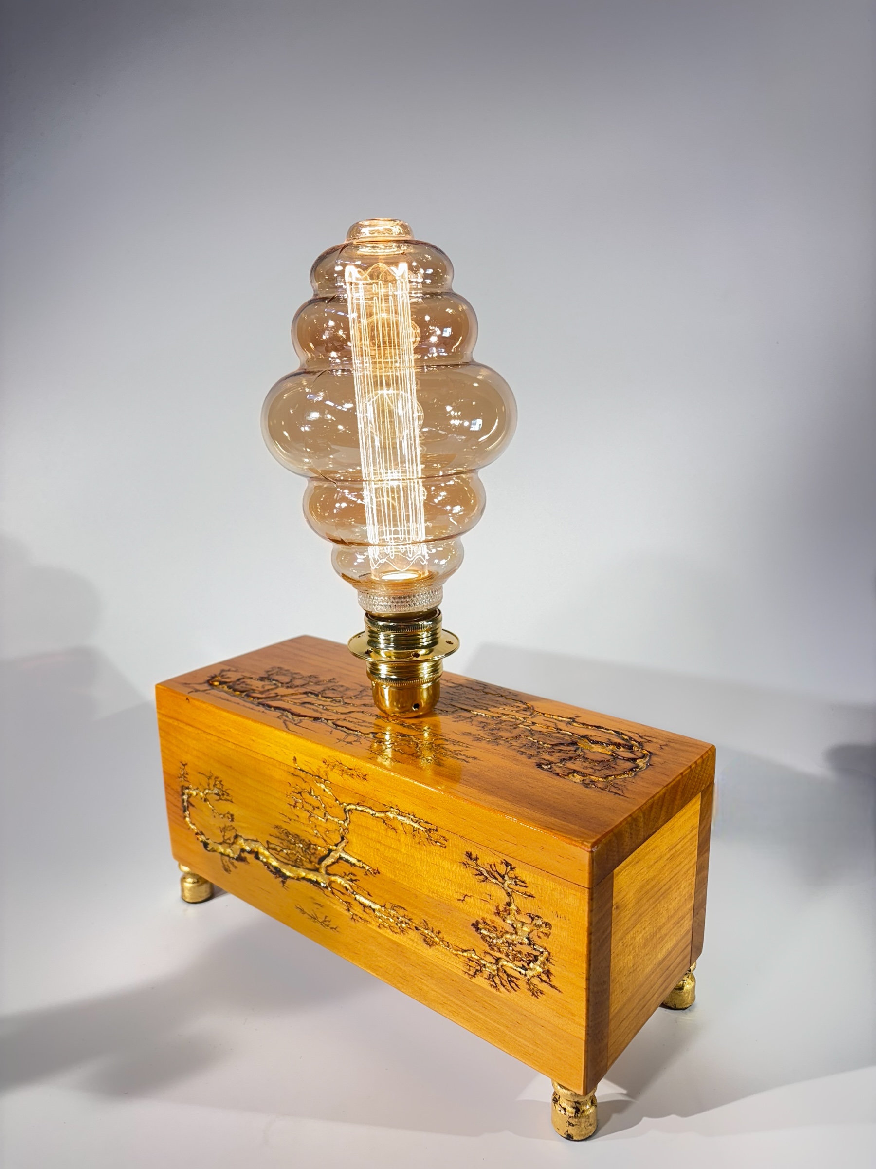 Lámpara de sobremesa madera brocante Hecha a mano en Barcelona