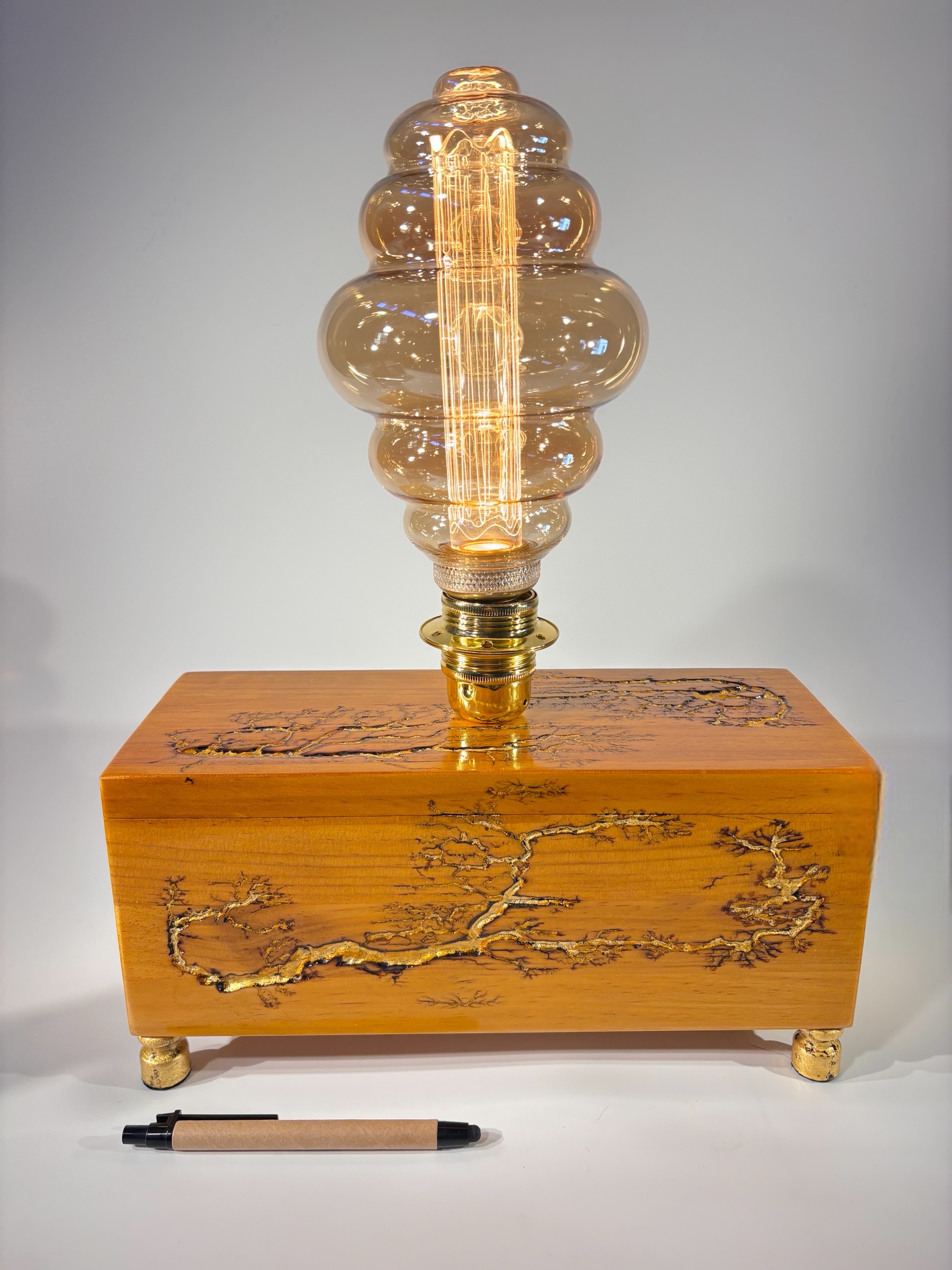 Lámpara de sobremesa madera brocante Hecha a mano en Barcelona