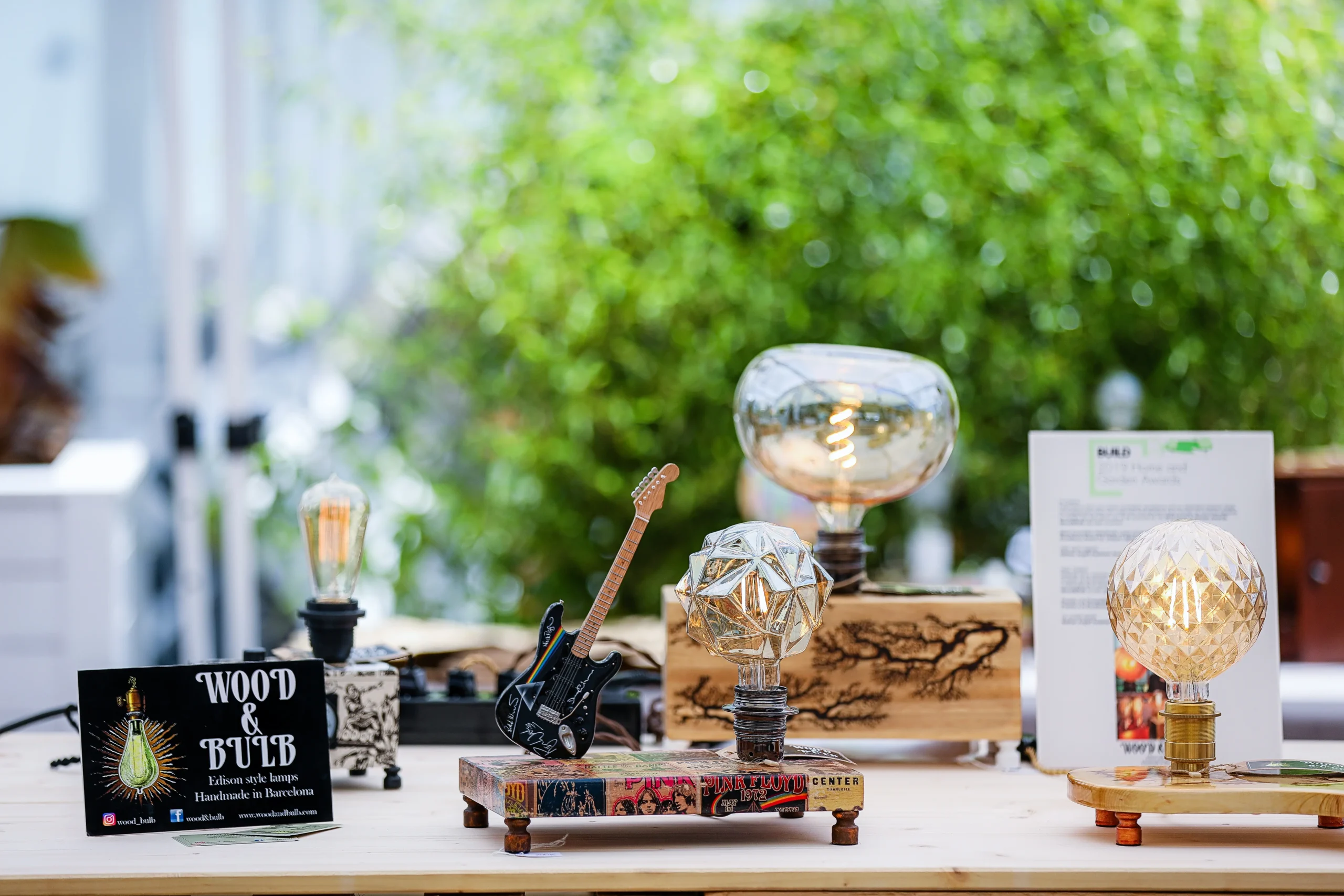 “Cuando eliges una lámpara Wood&Bulb, no solo es un objeto funcional y decorativo, es un objeto que te acompañará y será testigo de todos esos momentos que formarán parte de tu vida”